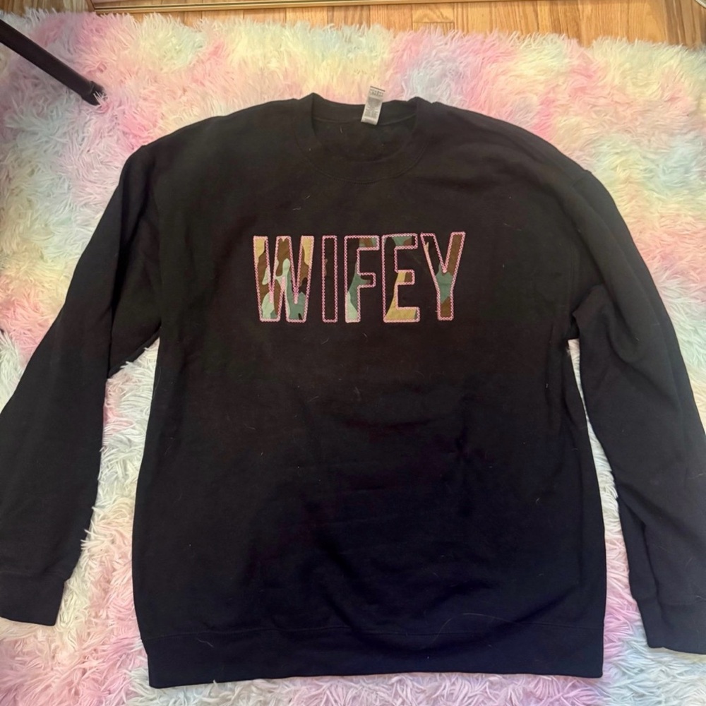 Gildan Black Pink & Camo WIFEY Crewneck Sweatshirt Large